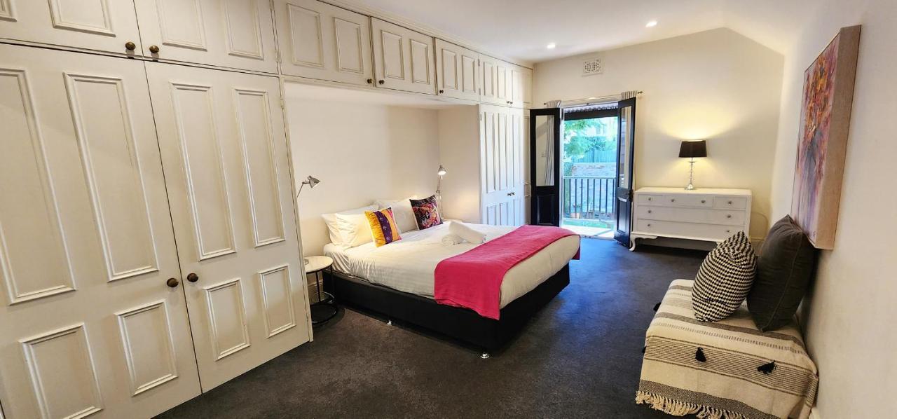 Grand Terrace With Secret Garden - 4 Bedrooms Sydney